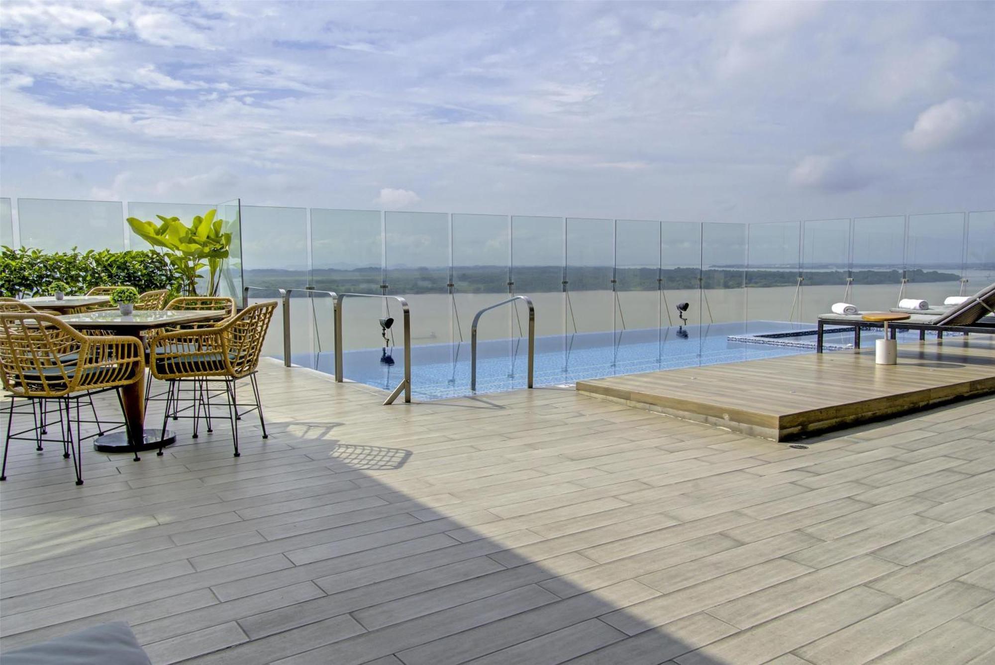 Hotel Doubletree By Hilton Guayaquil Exterior foto